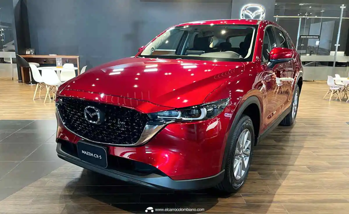 Mazda CX-5 SUV roja para alquiler en Medellín